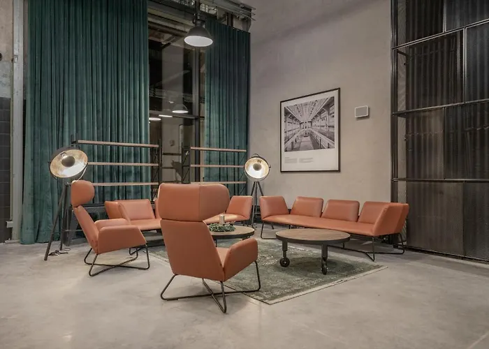 Montownia Lofts & Experience 4*