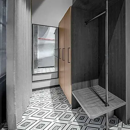 Montownia Lofts & Experience 4*