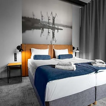 Montownia Lofts & Experience 4*