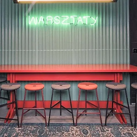 Montownia Lofts & Experience 4*