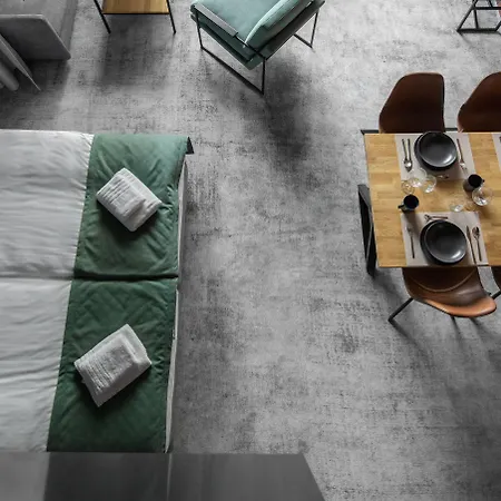 Montownia Lofts & Experience 4*