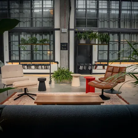 Montownia Lofts & Experience Apart Otel 4*