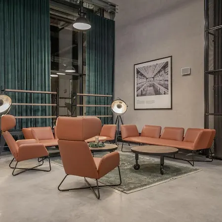 Montownia Lofts & Experience 4*